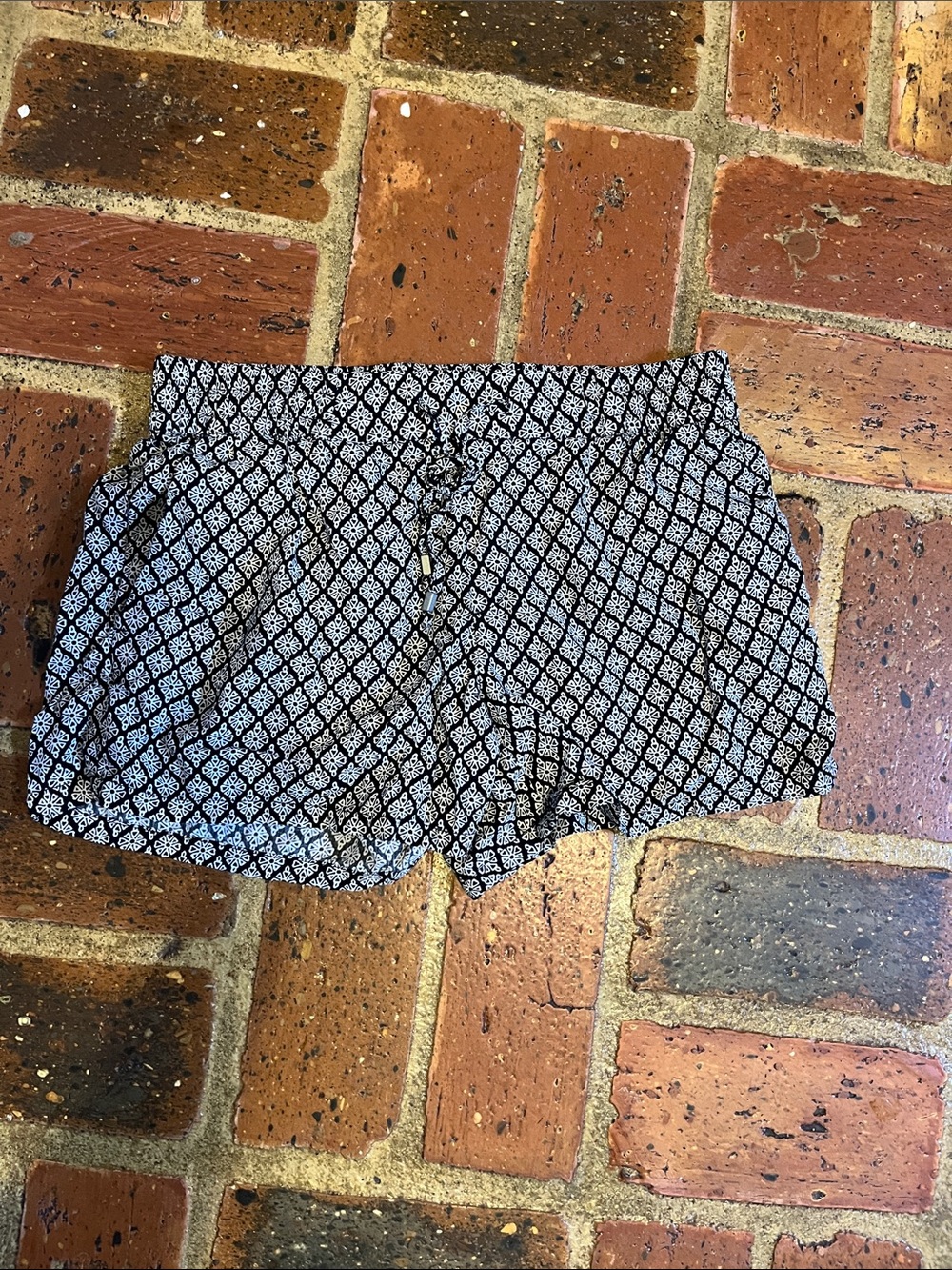 Old Navy Black & White Printed Drawstring Athletic Shorts Sz S